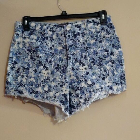 Gloria Vanderbilt Pants - Gloria Vanderbilt blue floral size 10 Amanda Short Shorts‎